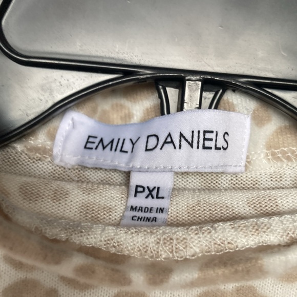 Emily Daniels top mockneck cheetah print animal print neutral size PXL - Picture 8 of 14